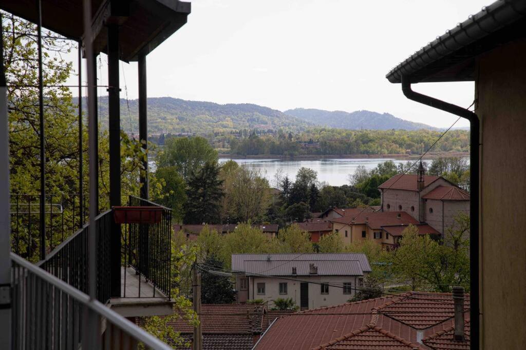 Vista Lago-Appartamento Funzionale Con Vista Varese Exterior photo