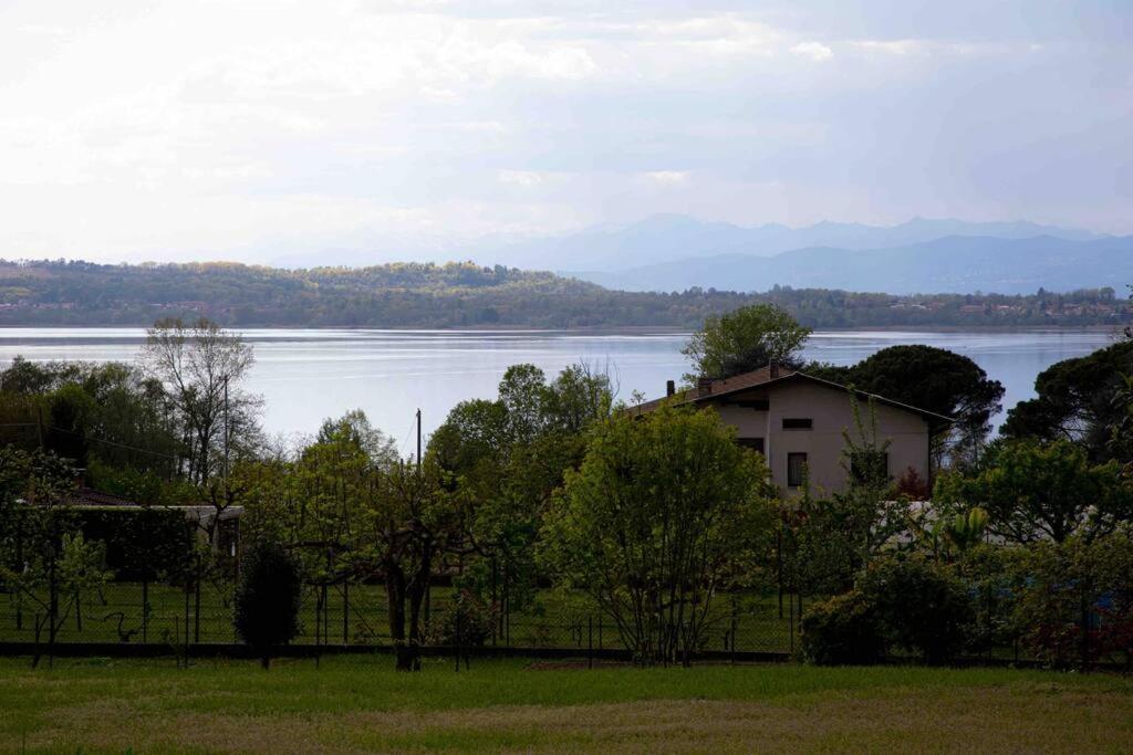 Vista Lago-Appartamento Funzionale Con Vista Varese Exterior photo